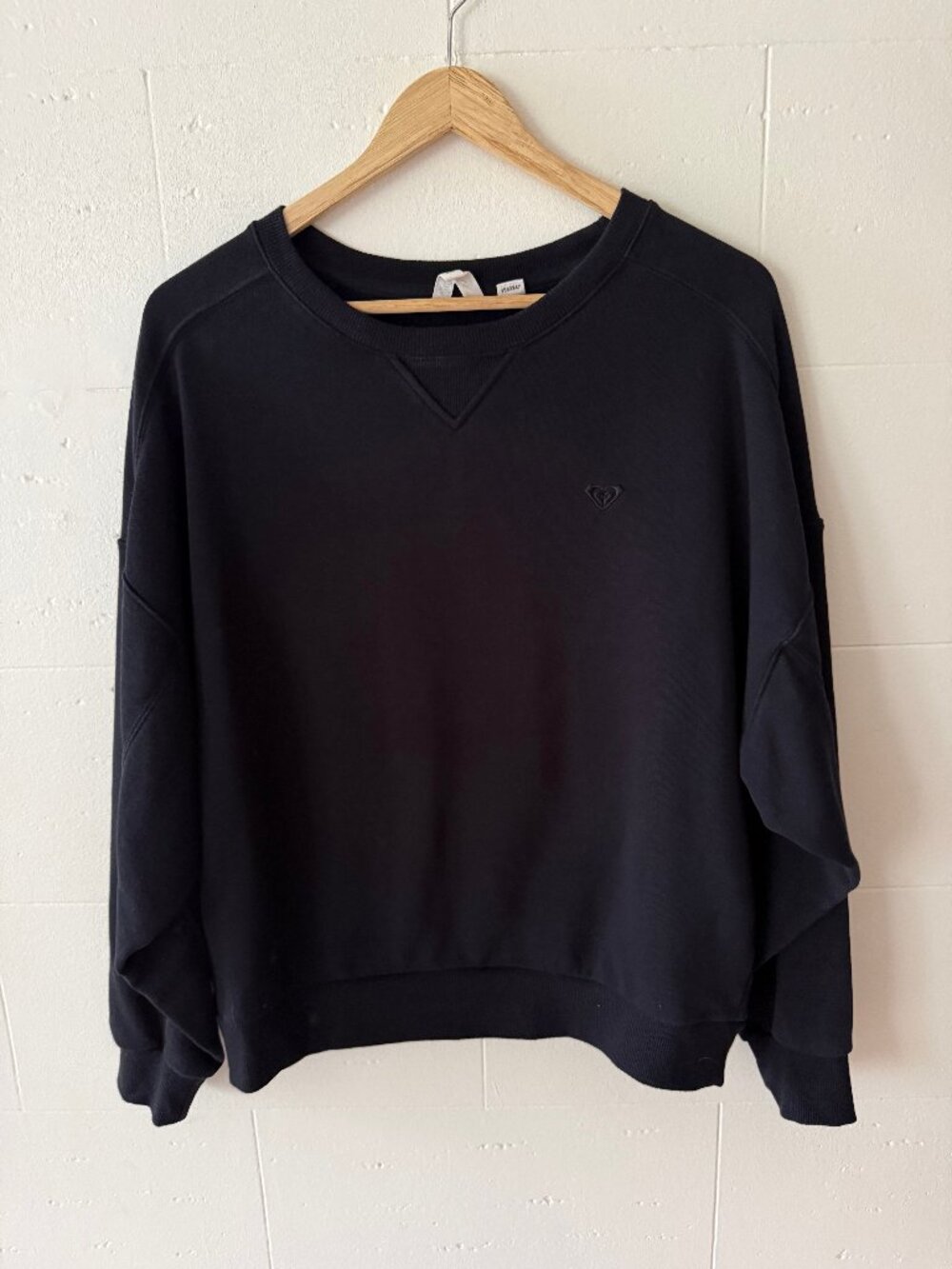 Roxy | Classic Streetwear Monochrome Skater Black Crewneck Sweater | Medium